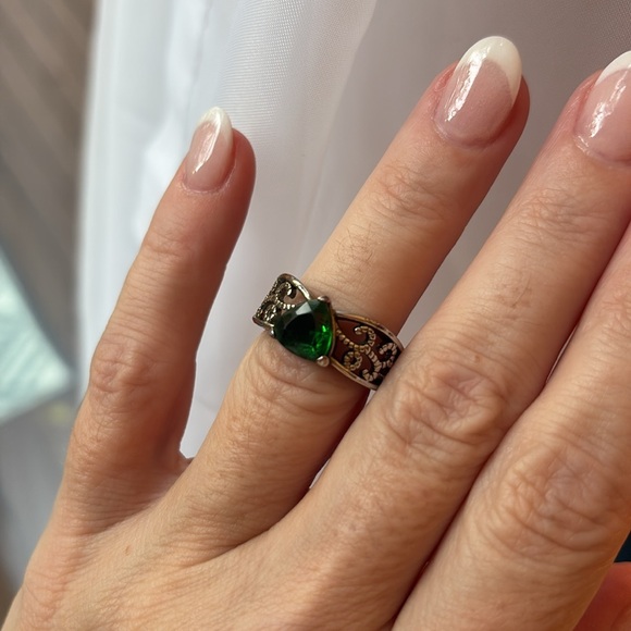 Vintage Sterling silver 925 marked Emerald Gem stone ring size 6 pre owned